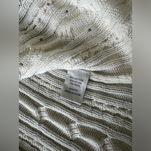In2 by InCASHMERE - Cable Knit Sweater w Pearl Embellishments - Size M - Picture 5 of 9